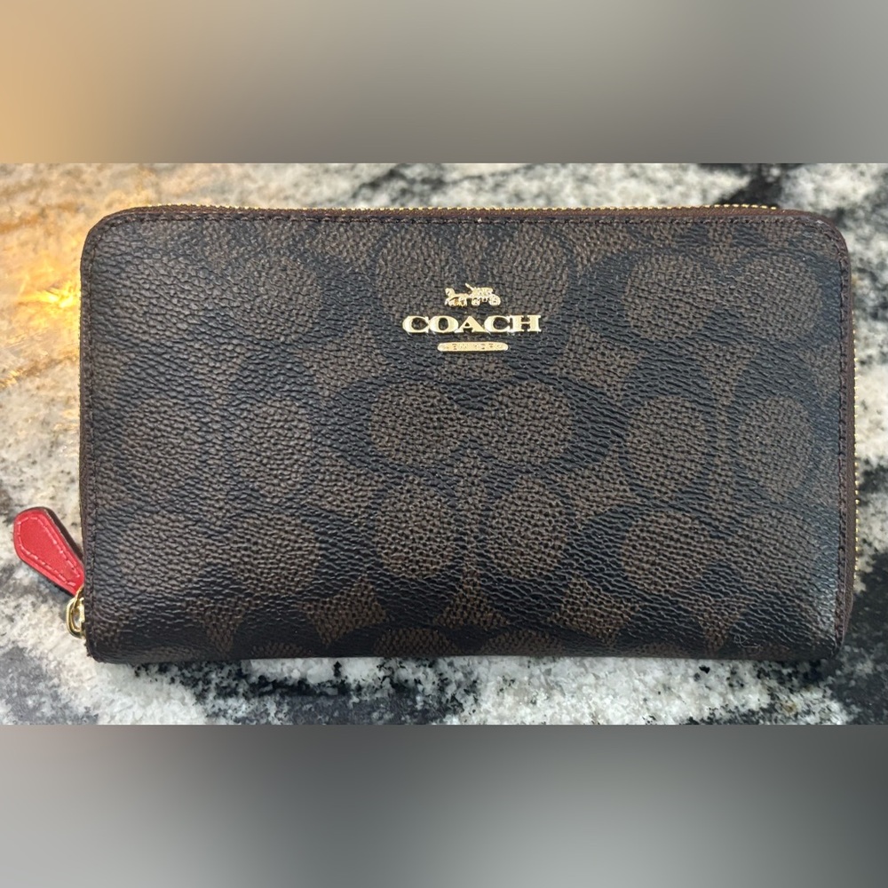 Coach Medium ID Zip Wallet in Walnut/Black